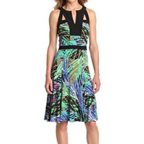 BCBGMaxAzria Dresses & Skirts - BCBGMaxAzria Lindy dress abstract print halter knee length dress